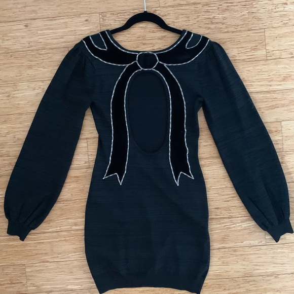 Black dress with open back detail - Picture 1 of 5